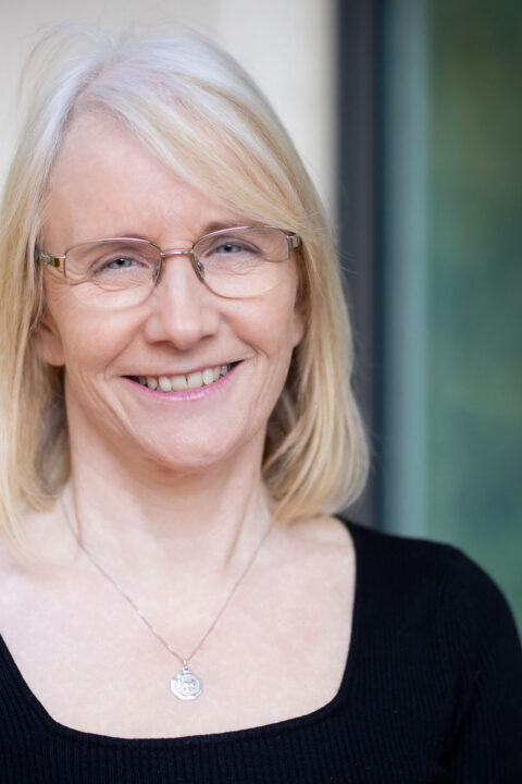 Tracey Snelling Profile 2